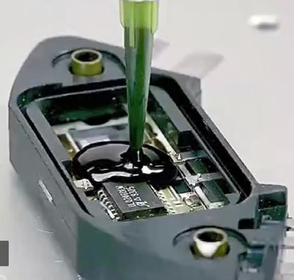 Двухкомпонентная смесительная машина для наполнения клеем из эпоксидной смолы